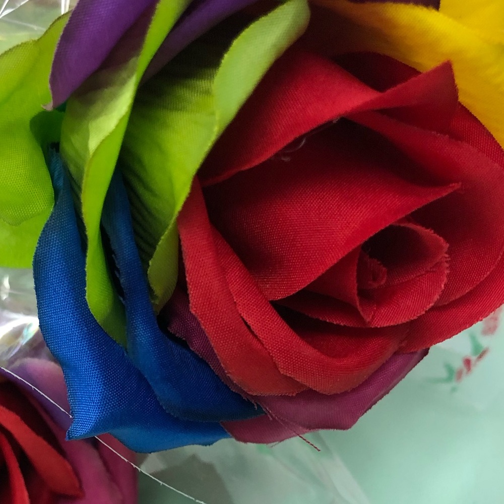 Look 👀 FREE items with purchase (1 per bundle)